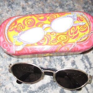VTG Brighton Wild at heart Silver Frame Oval Rim Sunglasses with metal box